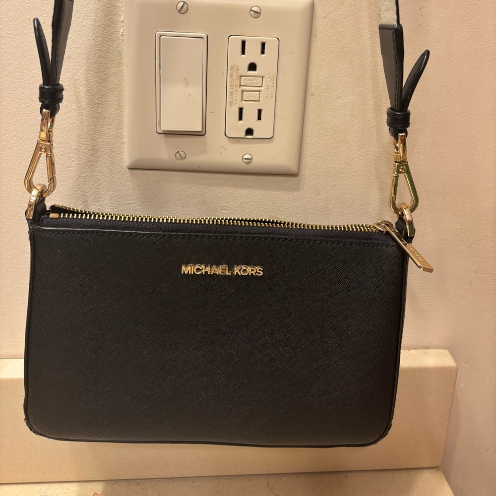 Michael Kors black purse. EUC. Adjustable strap. Barely used.